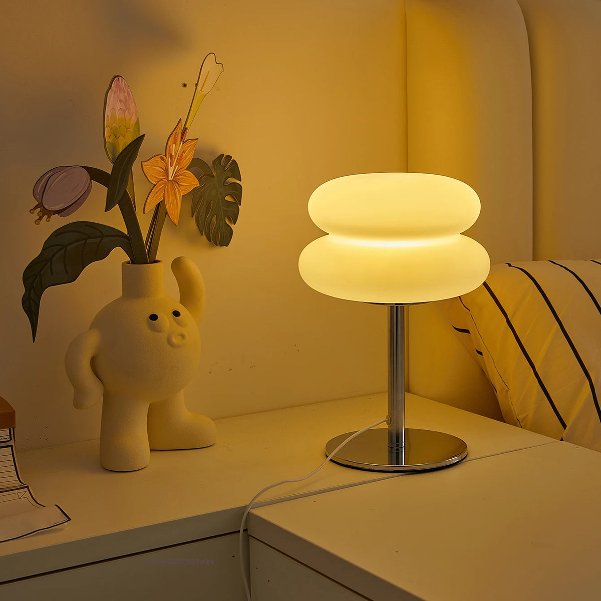 Lampe à poser Fantaisie en lumière chaude au chevet