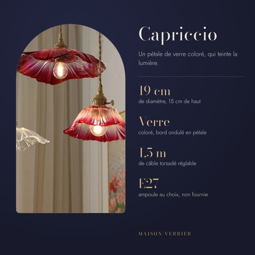 Capriccio : 19 cm de diamètre, 15 cm de haut, Verre coloré, bord ondulé en pétale, 1,5 m de câble torsadé réglable