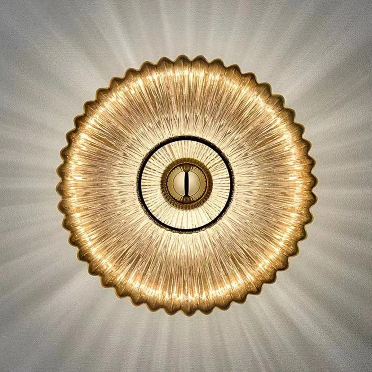 Applique Intermezzo vue de face, verre strié en soleil