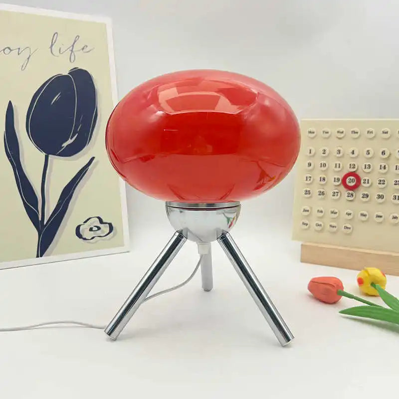 Lampe Scherzo rouge, globe en verre teinté et trépied chromé