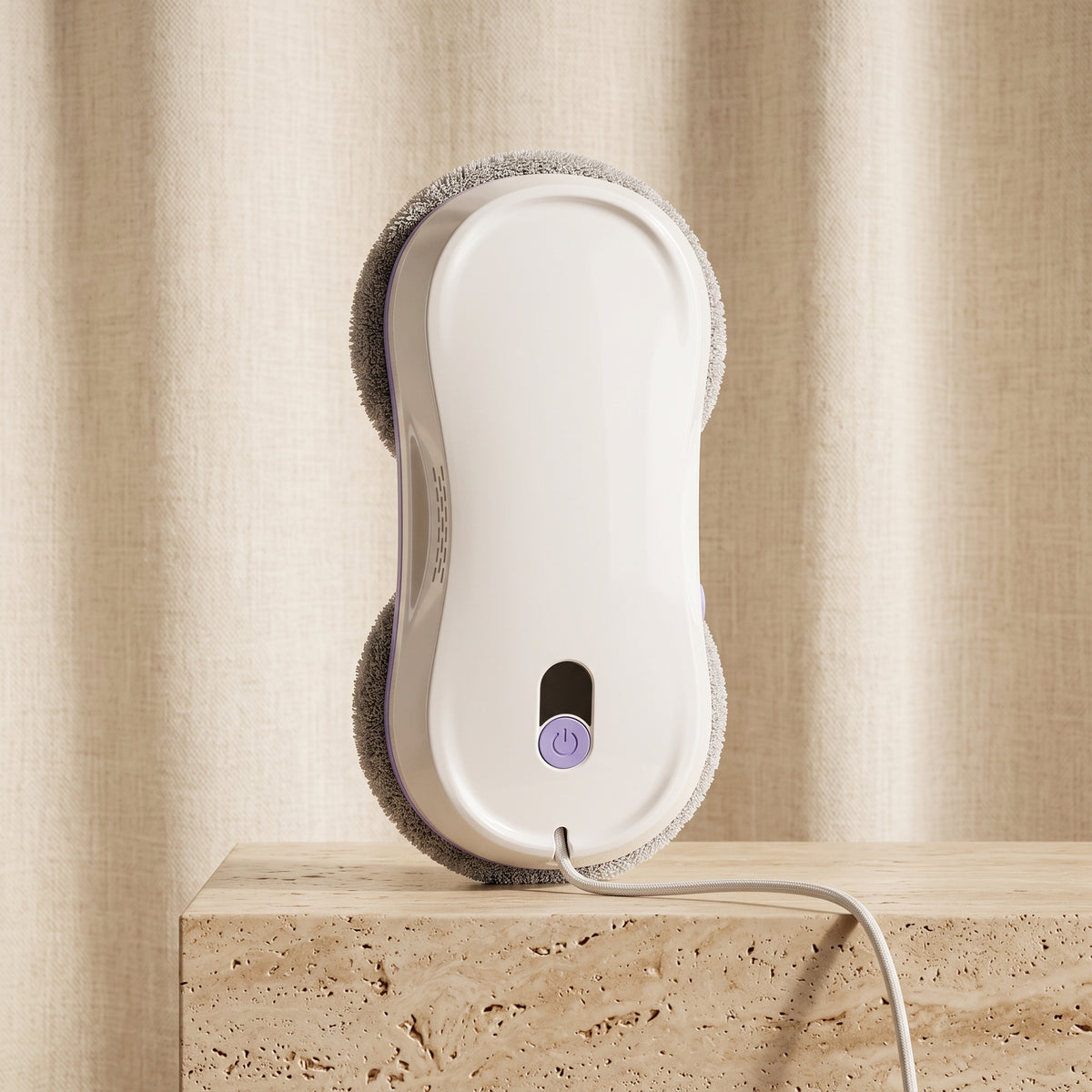 Robot lave-vitres Lucide posé sur un socle en travertin