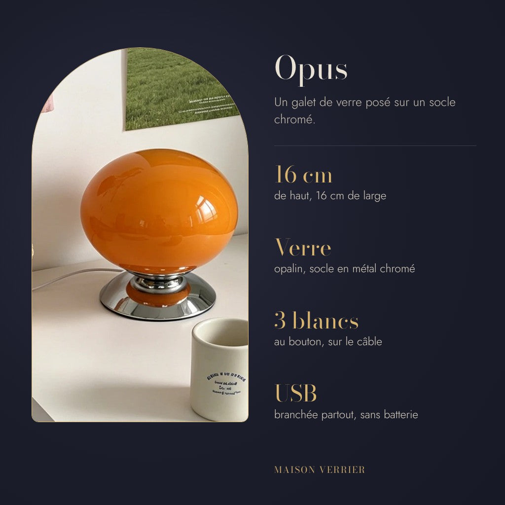 Lampe Opus : 16 cm de haut et de large, verre opalin, 3 blancs, alimentation USB