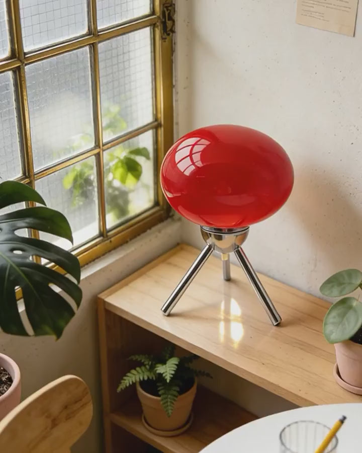 Lampe Bauhaus Scherzo éteinte en journée puis allumée le soir