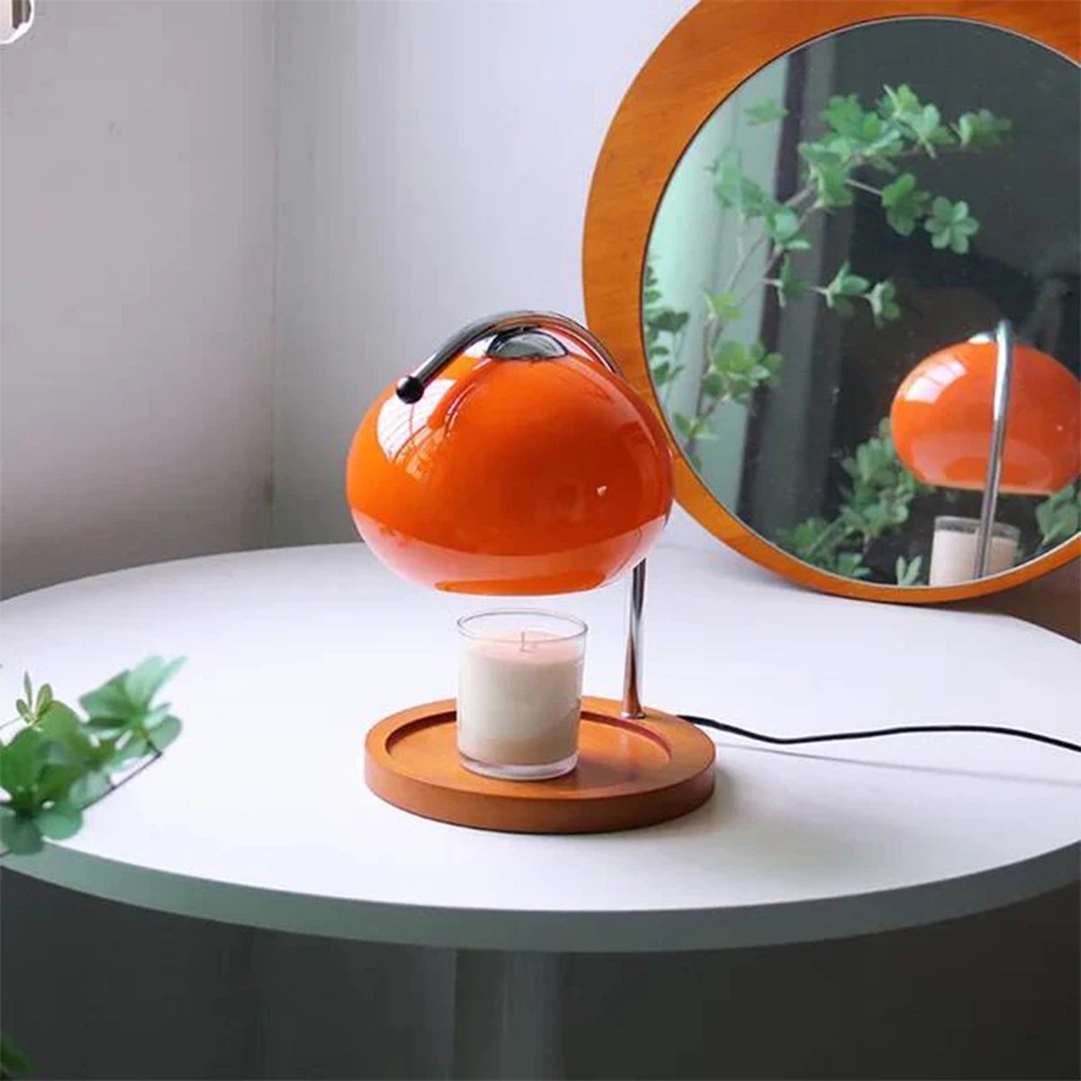 Lampe chauffe-bougie Sostenuto, globe en verre opalin orange