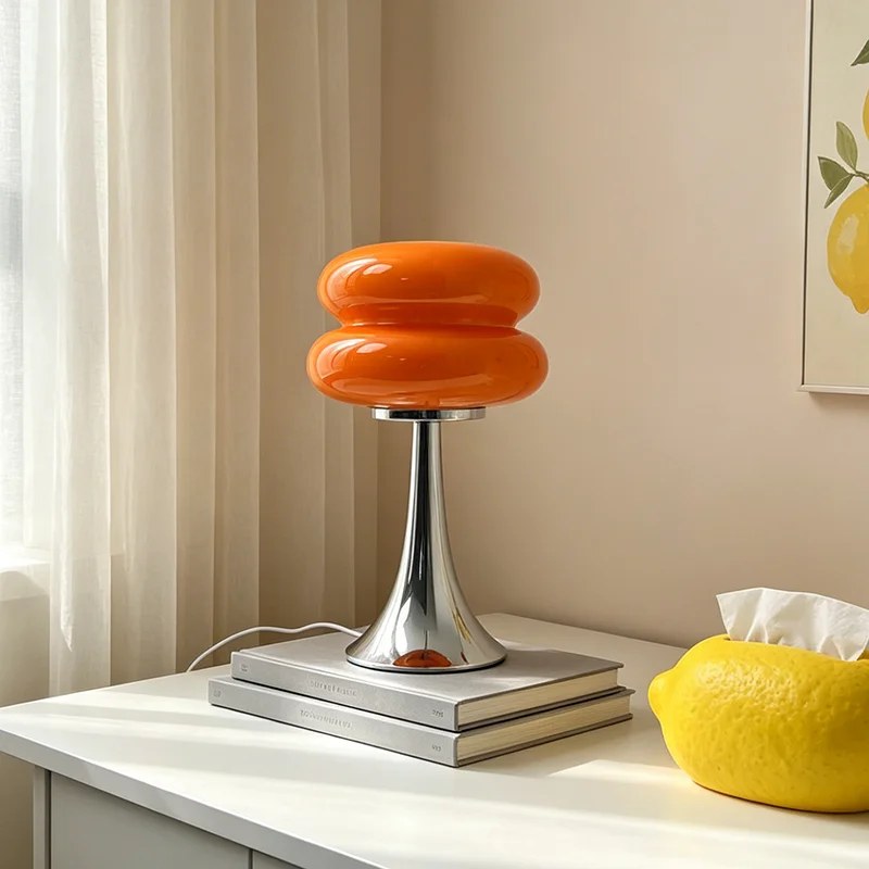 Lampe macaron Swing orange en verre opalin sur pied tulipe chromé